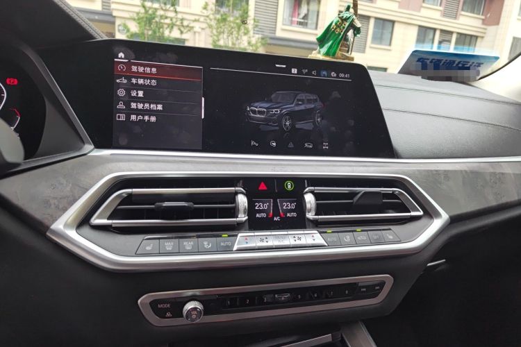 Used BMW X5 2019 xDrive40i Luxury Model with M Sport Package Audio And AC Panel