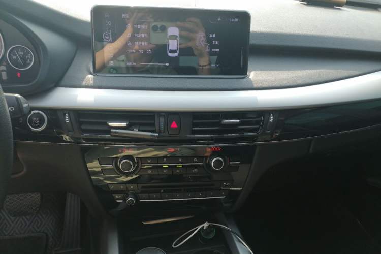 Used BMW X5  Audio And AC Panel