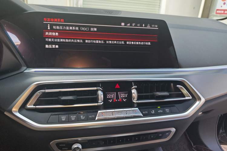 Used BMW X5 2019 xDrive40i XLine 19-inch wheels Middle East version Audio And AC Panel