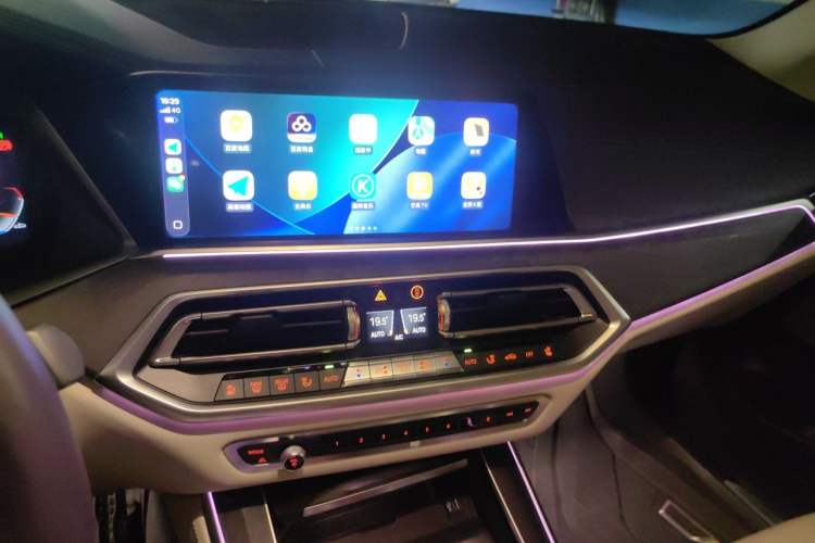 Used BMW X5 2019 xDrive40i Luxury Model with M Sport Package Audio And AC Panel