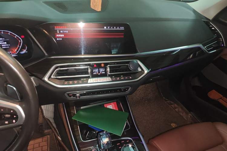 Used BMW X5 2019 xDrive40i Luxury Model with M Sport Package Audio And AC Panel