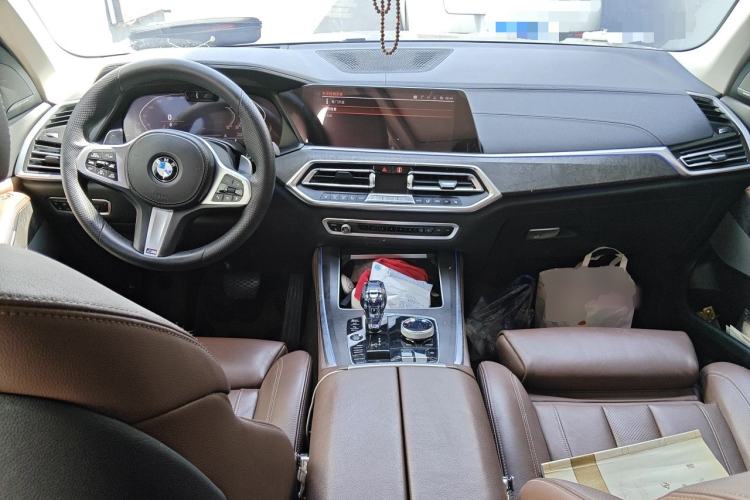 Used BMW X5 2019 xDrive40i Luxury Model with M Sport Package Center Console