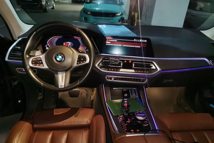 Used BMW X5 2019 xDrive40i Luxury Model with M Sport Package Center Console