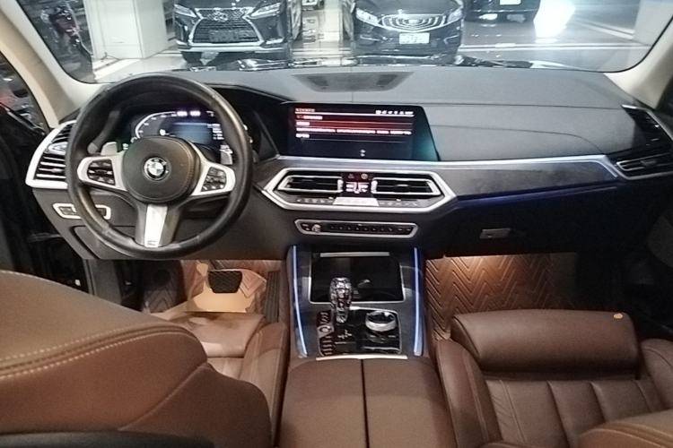 Used BMW X5 2019 xDrive40i Luxury Model with M Sport Package Center Console