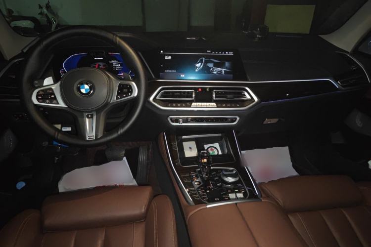 Used BMW X5 2019 xDrive40i Luxury Model with M Sport Package Center Console