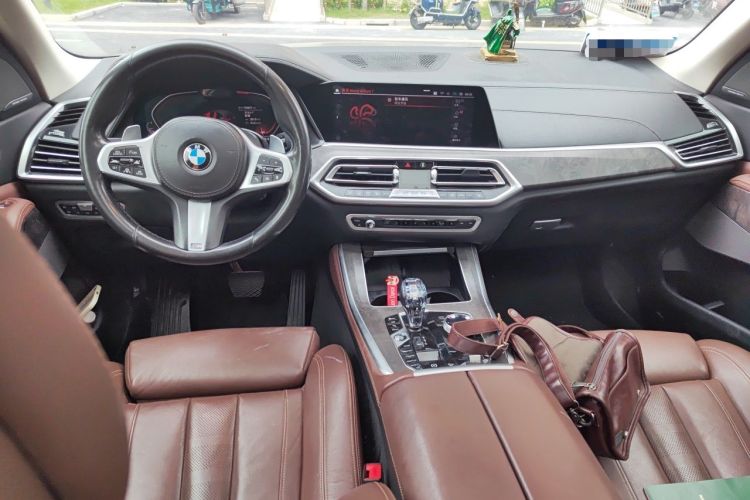 Used BMW X5 2019 xDrive40i Luxury Model with M Sport Package Center Console