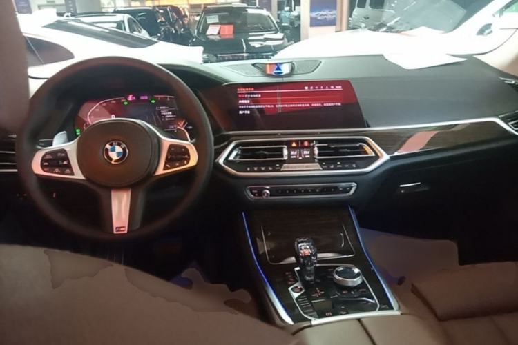 Used BMW X5 2019 xDrive40i Luxury Model with M Sport Package Center Console