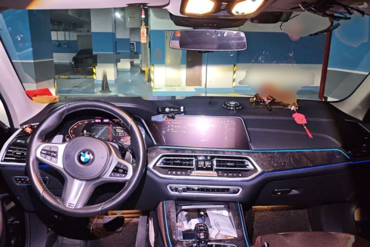 Used BMW X5 2019 xDrive40i Luxury Model with M Sport Package Center Console
