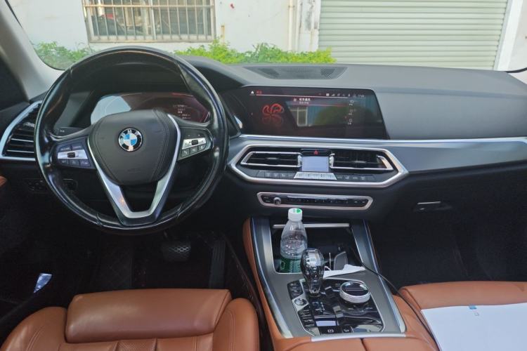 Used BMW X5 2019 xDrive40i XLine 19-inch wheels Middle East version Center Console