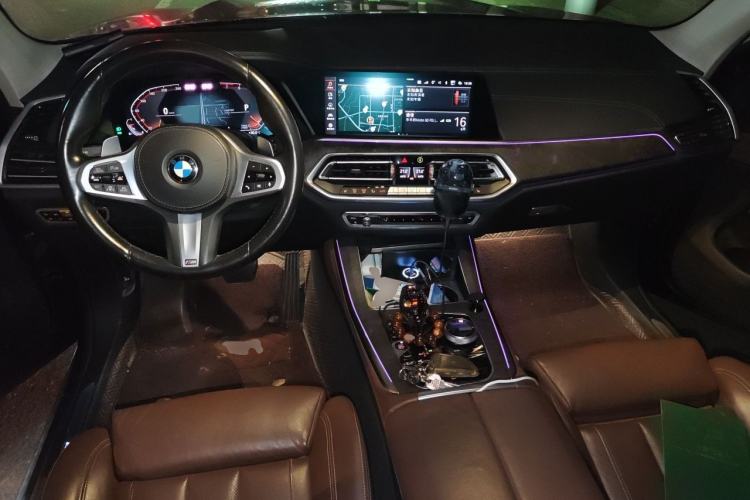Used BMW X5 2019 xDrive40i Luxury Model with M Sport Package Center Console