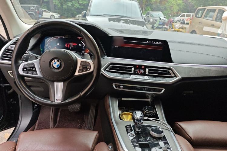 Used BMW X5 2019 xDrive40i Luxury Model with M Sport Package Center Console