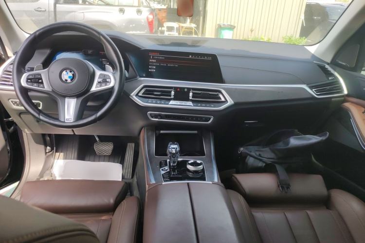 Used BMW X5 2019 xDrive40i Luxury Model with M Sport Package Center Console