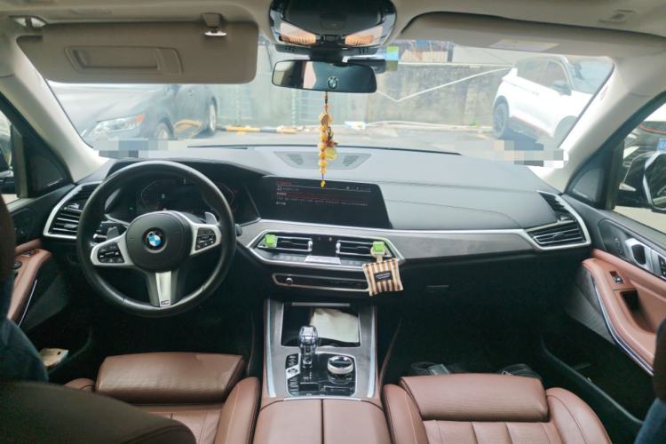 Used BMW X5 2019 xDrive40i Luxury Model with M Sport Package Center Console
