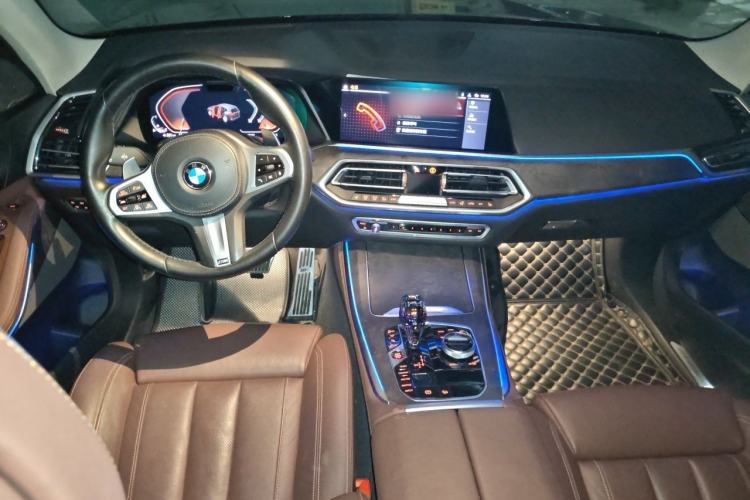 Used BMW X5 2019 xDrive40i Luxury Model with M Sport Package Center Console