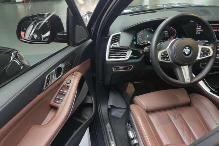 Used BMW X5 2019 xDrive40i Luxury Model with M Sport Package Driver Seat