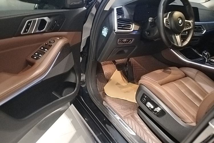 Used BMW X5 2019 xDrive40i Luxury Model with M Sport Package Driver Seat