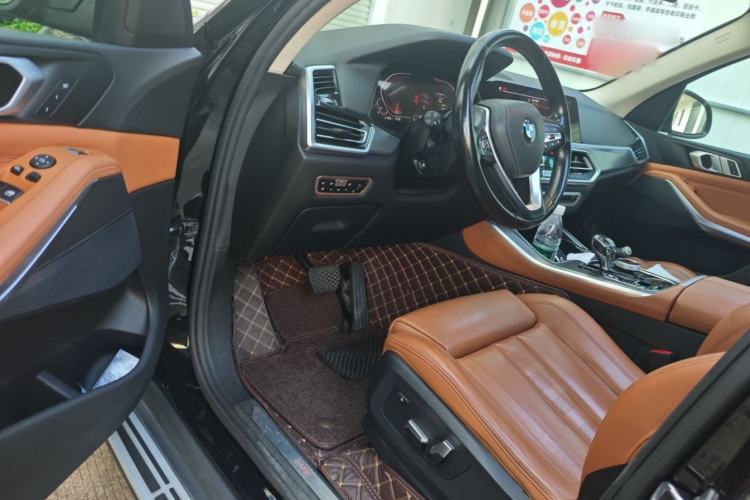 Used BMW X5 2019 xDrive40i XLine 19-inch wheels Middle East version Driver Seat