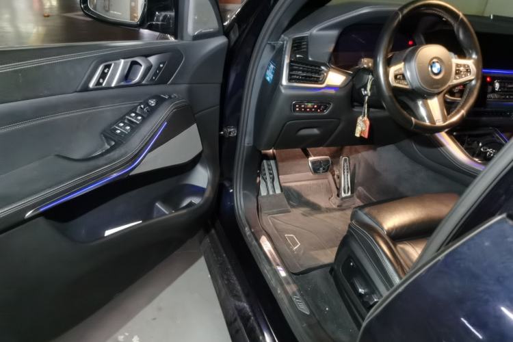 Used BMW X5 2019 xDrive40i Luxury Model with M Sport Package Driver Seat