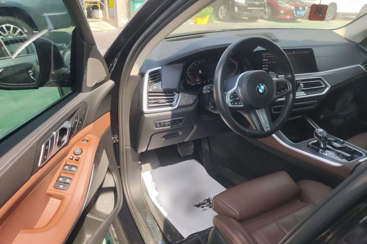 Used BMW X5 2019 xDrive40i Luxury Model with M Sport Package Driver Seat