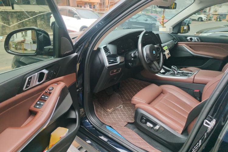Used BMW X5 2019 xDrive40i Luxury Model with M Sport Package Driver Seat