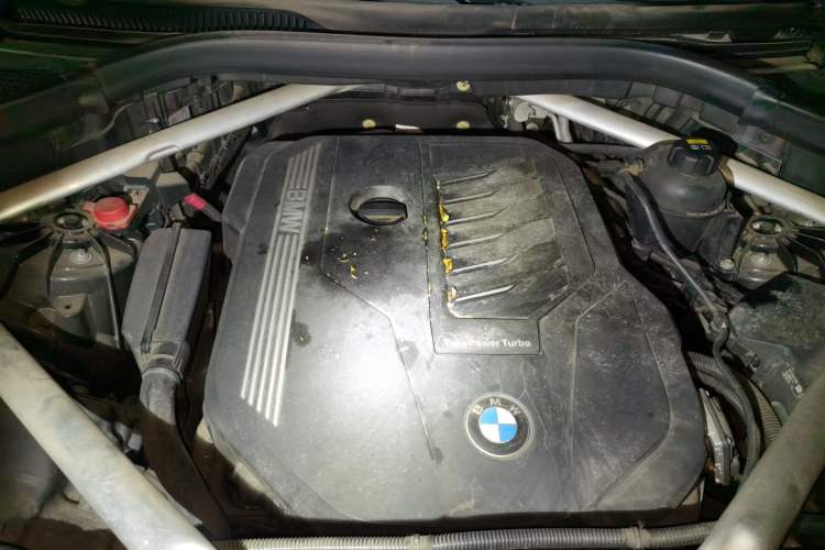 Used BMW X5 2019 xDrive40i Luxury Model with M Sport Package Engine Bay