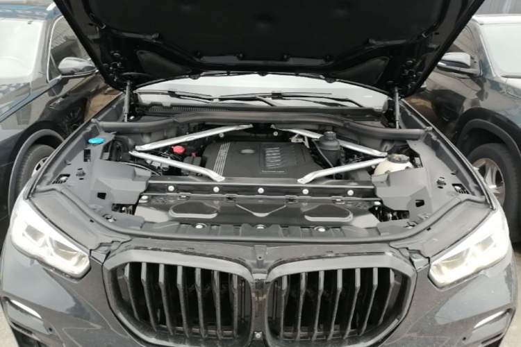 Used BMW X5 2019 xDrive40i M Sport Package Engine Bay