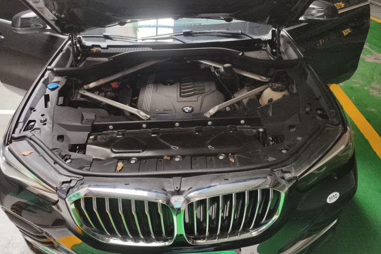Used BMW X5  Engine Bay