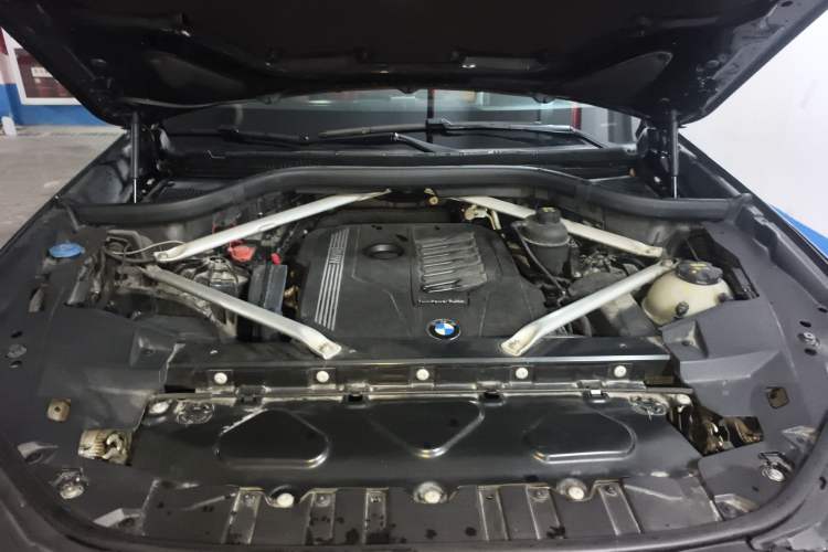 Used BMW X5 2019 xDrive40i M Sport Package Engine Bay