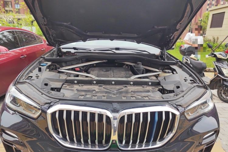 Used BMW X5 2019 xDrive40i Luxury Model with M Sport Package Engine Bay