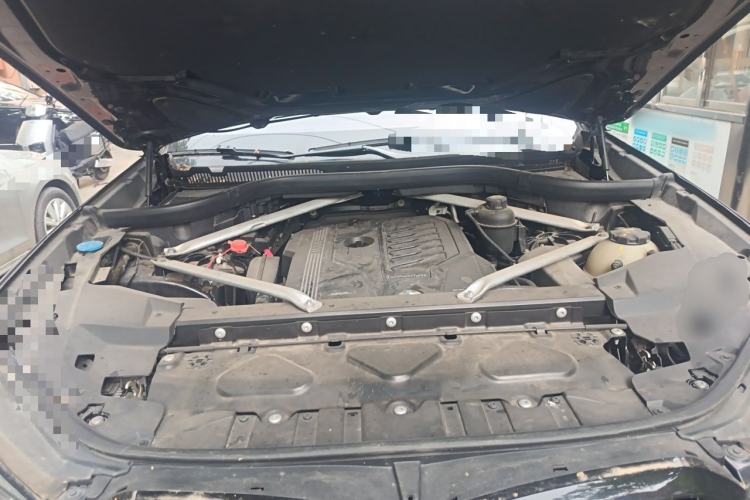 Used BMW X5  Engine Bay