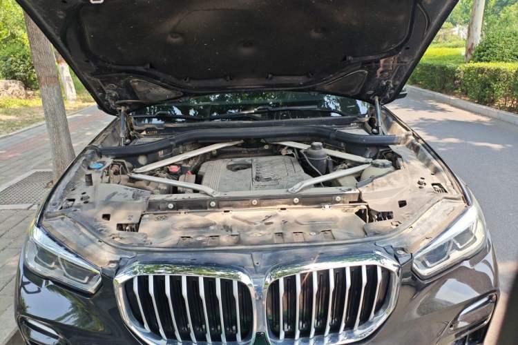 Used BMW X5 2019 xDrive40i M Sport Package Engine Bay