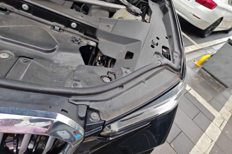 Used BMW X5 2019 xDrive40i M Sport Package Engine Bay Left