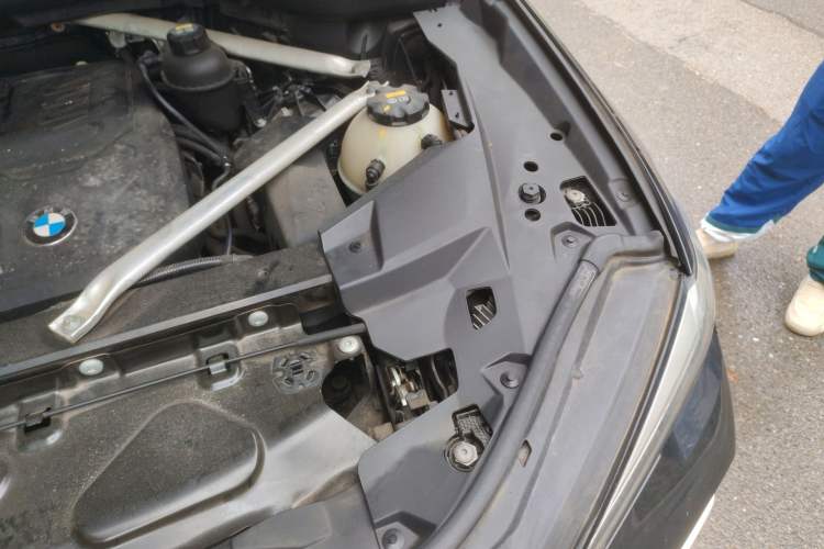 Used BMW X5 2019 xDrive30i X Design Package Engine Bay Left