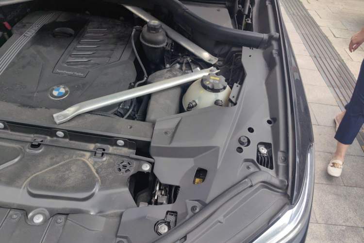 Used BMW X5 2019 xDrive40i M Sport Package Engine Bay Left