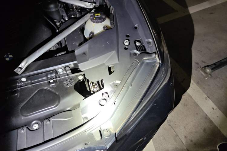 Used BMW X5 2019 xDrive40i M Sport Package Engine Bay Left