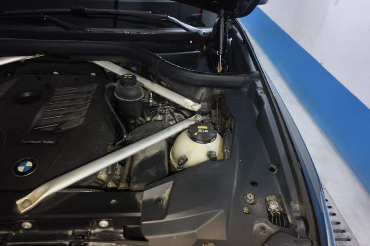 Used BMW X5 2019 xDrive40i M Sport Package Engine Bay Left
