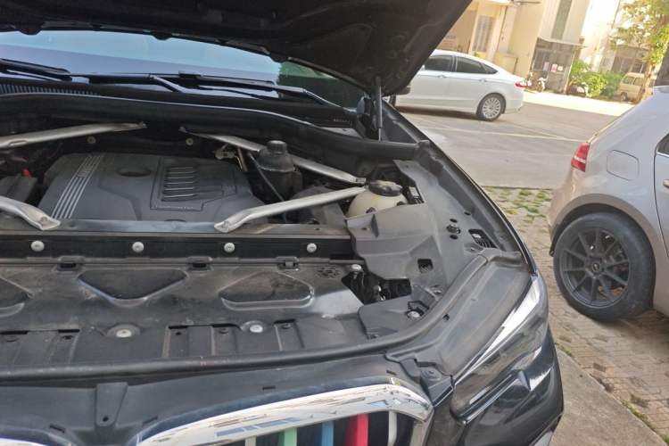 Used BMW X5 2019 xDrive40i XLine 19-inch wheels Middle East version Engine Bay Left