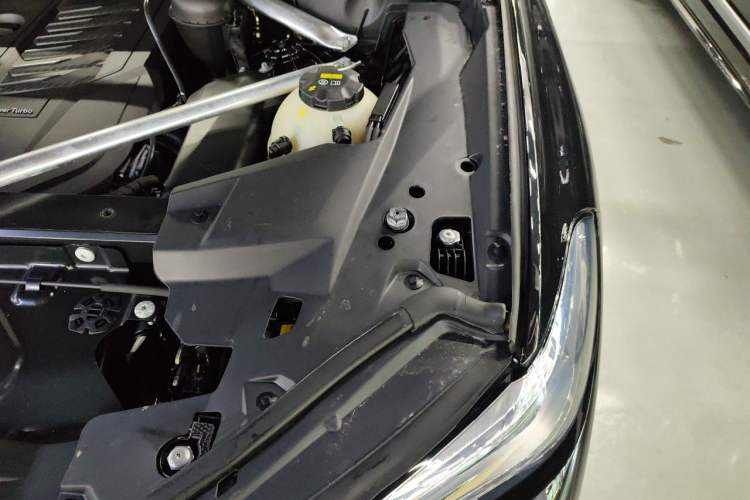 Used BMW X5 2019 xDrive40i M Sport Package Engine Bay Left