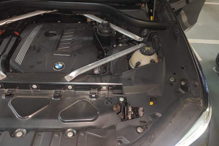 Used BMW X5 2019 xDrive40i Luxury Model with M Sport Package Engine Bay Left