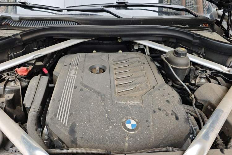 Used BMW X5 2019 xDrive40i Luxury Model with M Sport Package Engine Bay