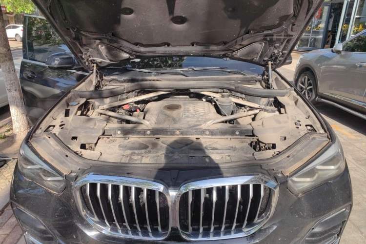Used BMW X5  Engine Bay