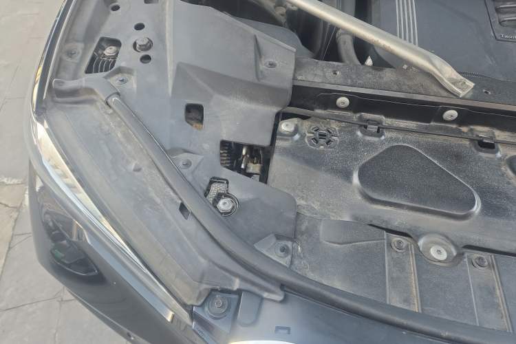 Used BMW X5 2019 xDrive40i M Sport Package Engine Bay Right