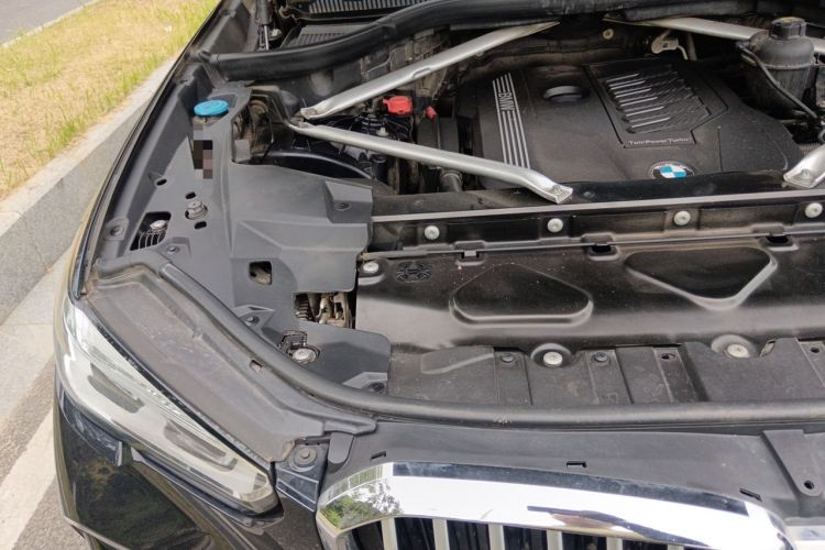 Used BMW X5 2019 xDrive40i M Sport Package Engine Bay Right