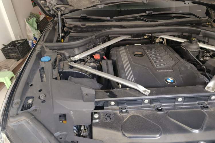 Used BMW X5 2019 xDrive40i M Sport Package Engine Bay Right