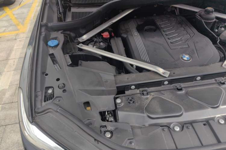 Used BMW X5 2019 xDrive40i M Sport Package Engine Bay Right
