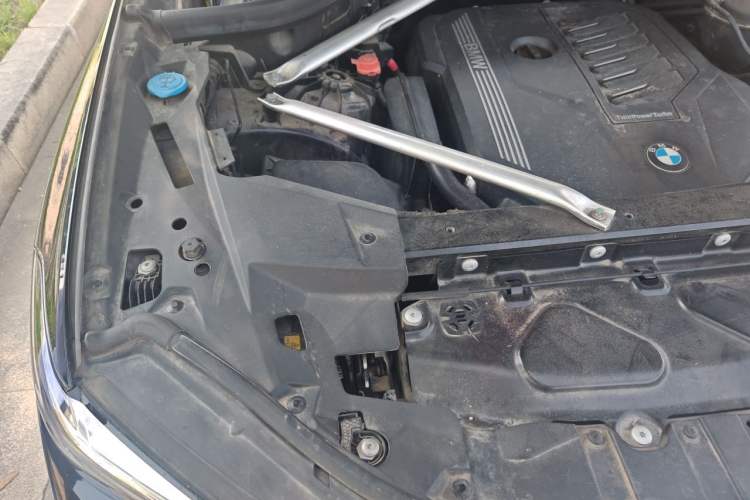 Used BMW X5 2019 xDrive40i M Sport Package Engine Bay Right