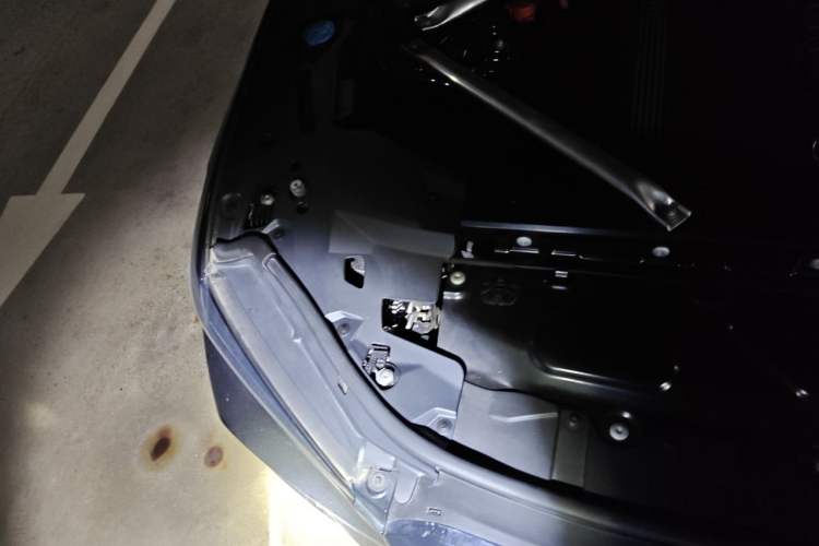 Used BMW X5 2019 xDrive40i M Sport Package Engine Bay Right