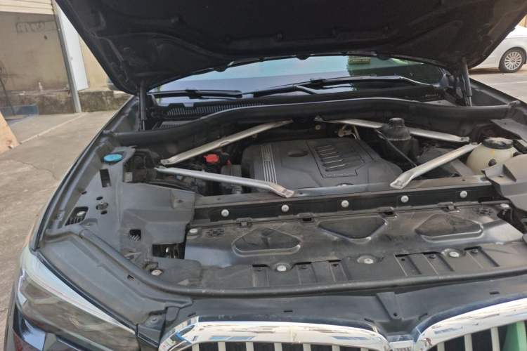 Used BMW X5 2019 xDrive40i XLine 19-inch wheels Middle East version Engine Bay Right