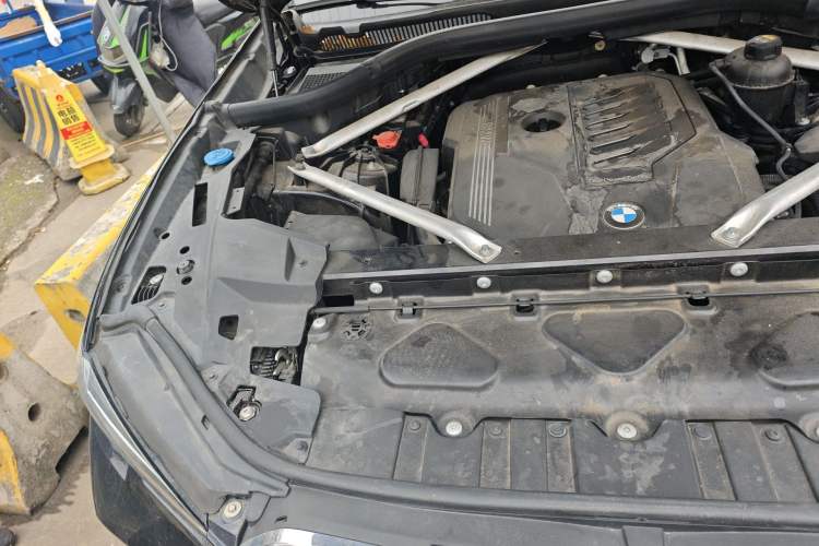 Used BMW X5 2019 xDrive40i M Sport Package Engine Bay Right