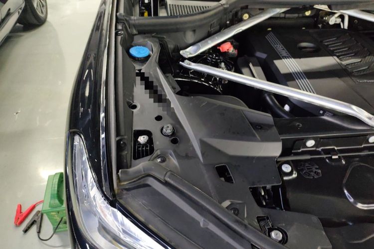 Used BMW X5 2019 xDrive40i M Sport Package Engine Bay Right